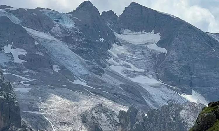 பனிப்பாறை சரிந்து விபத்து - மலையேற்றத்தில் ஈடுபட்ட 6 பேர் பலி