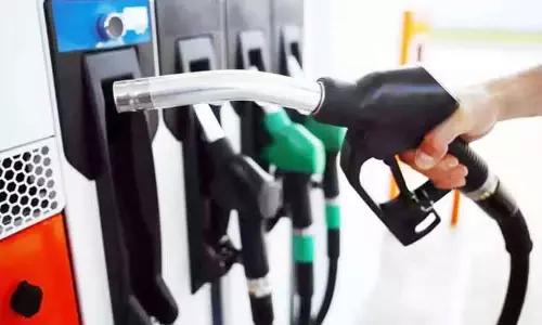 சென்னையில் 44-வது நாளாக பெட்ரோல், டீசல் விலையில் மாற்றம் இல்லை சென்னையில் 44-வது நாளாக பெட்ரோல், டீசல் விலையில் மாற்றம் இல்லை
