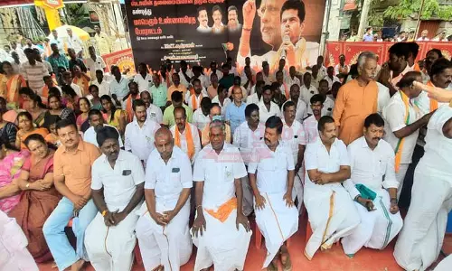 ராமநாதபுரத்தில் பா.ஜ.க. சார்பில் நடைபெற்ற உண்ணாவிரத போராட்டம் ராமநாதபுரத்தில் பா.ஜ.க. சார்பில் நடைபெற்ற உண்ணாவிரத போராட்டம்