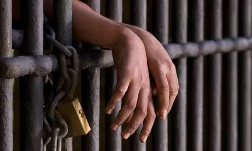 குடிநீர் இணைப்புக்கு லஞ்சம்:  பொட்டிப்புரம் ஊராட்சி மன்ற முன்னாள் தலைவிக்கு 2 ஆண்டு சிறை