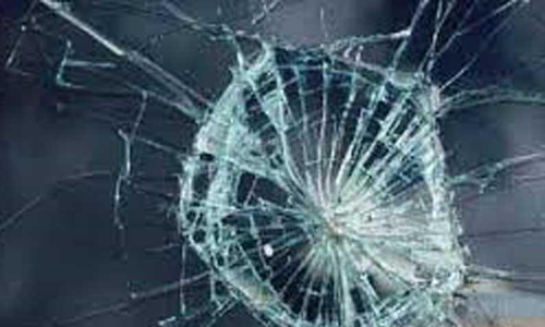 ஆண்டிப்பட்டி அருகே அரசு பஸ் கண்ணாடி உடைப்பு ஆண்டிப்பட்டி அருகே அரசு பஸ் கண்ணாடி உடைப்பு