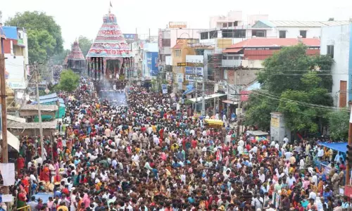 ஆனி திருமஞ்சன விழாவில்  சிதம்பரம் நடராஜர் கோவில் தேரோட்டம்  சிவாய நம பக்தி கோஷத்துடன் ஆயிரக்கணக்கான பக்தர்கள் வடம்பிடித்து இழுத்தனர்