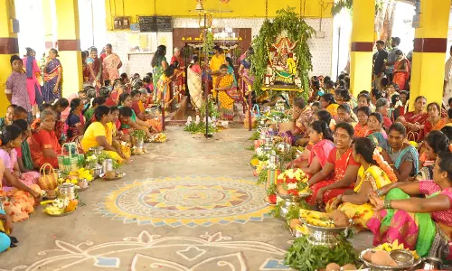 துளுக்காணி மாரியம்மன் கோவில் விழா துளுக்காணி மாரியம்மன் கோவில் விழா