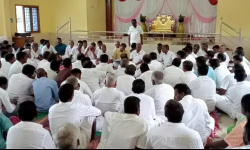 சுருக்குமடி வலை மூலம் மீன்பிடிக்க தடை விதிக்க வேண்டும்