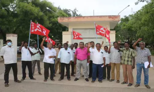 மின் ஊழியர்கள் ஆர்ப்பாட்டம்