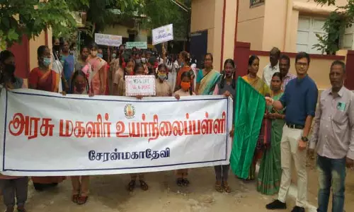 அரசு பள்ளி சார்பில் விழிப்புணர்வு பேரணி அரசு பள்ளி சார்பில் விழிப்புணர்வு பேரணி