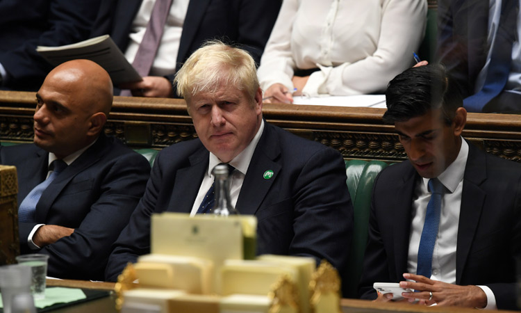 இங்கிலாந்து நிதித்துறை, சுகாதாரத்துறை மந்திரிகள் ராஜினாமா...!