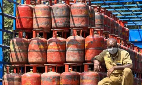 வீட்டு உபயோக கேஸ் சிலிண்டர் விலை ரூ.50 உயர்வு