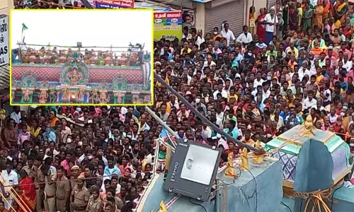 ஓம்சக்தி.. மகாசக்தி.. சமயபுர மாரியம்மன் ராஜகோபரத்தை தரிசனம் செய்த பக்தர்கள்..!