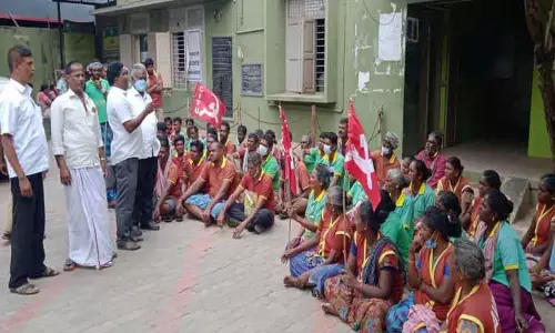 தூய்மை பணியாளர்கள் திடீர் வேலைநிறுத்தம்
