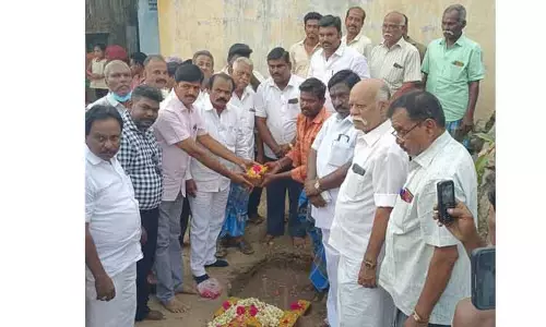 ஆர்.கிருஷ்ணாபுரம் கிராமத்தில்  ரேஷன் கடை கட்டுவதற்கான பூமி பூஜை