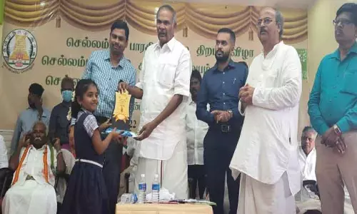 பள்ளி மாணவிக்கு பாராட்டு