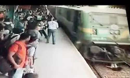 ரெயில் மோதி மூதாட்டி சாவு