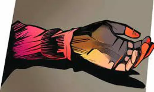 பஸ் மோதி வாலிபர் சாவு