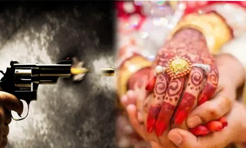 திருமணம் செய்துகொள்ள மறுத்ததால் இளம்பெண்ணை துப்பாக்கியால் சுட்ட நபர் - அதிர்ச்சி சம்பவம் திருமணம் செய்துகொள்ள மறுத்ததால் இளம்பெண்ணை துப்பாக்கியால் சுட்ட நபர் - அதிர்ச்சி சம்பவம்