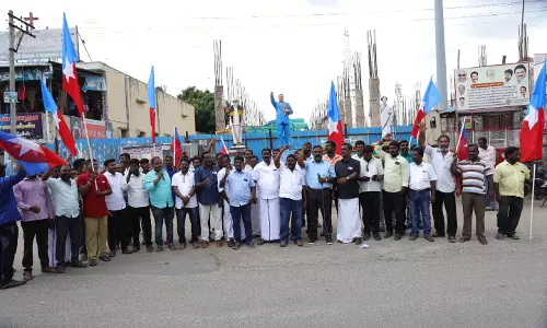 வாழப்பாடி, ஓமலூரில் விடுதலை சிறுத்தைகள் கட்சியினர் ஆர்ப்பாட்டம் வாழப்பாடி, ஓமலூரில் விடுதலை சிறுத்தைகள் கட்சியினர் ஆர்ப்பாட்டம்