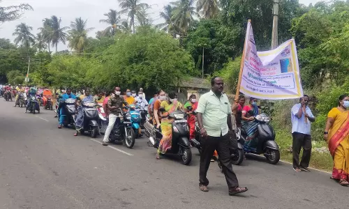 பிளாஸ்டிக் விழிப்புணர்வு ஊர்வலம் பிளாஸ்டிக் விழிப்புணர்வு ஊர்வலம்