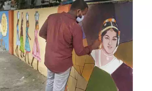 பெரம்பலூர் புதிய பஸ் நிலைய சுற்றுச்சுவரை அழகுபடுத்திய ஓவியர் பெரம்பலூர் புதிய பஸ் நிலைய சுற்றுச்சுவரை அழகுபடுத்திய ஓவியர்
