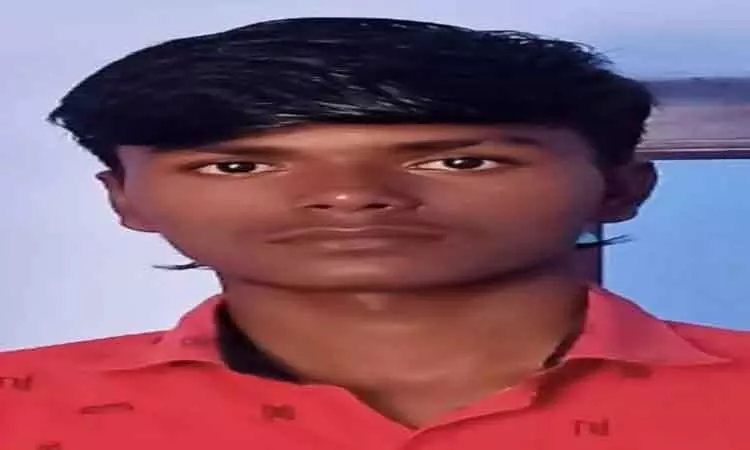 லோடு ஆட்டோ கவிழ்ந்து கல்லூரி மாணவர் பலி லோடு ஆட்டோ கவிழ்ந்து கல்லூரி மாணவர் பலி