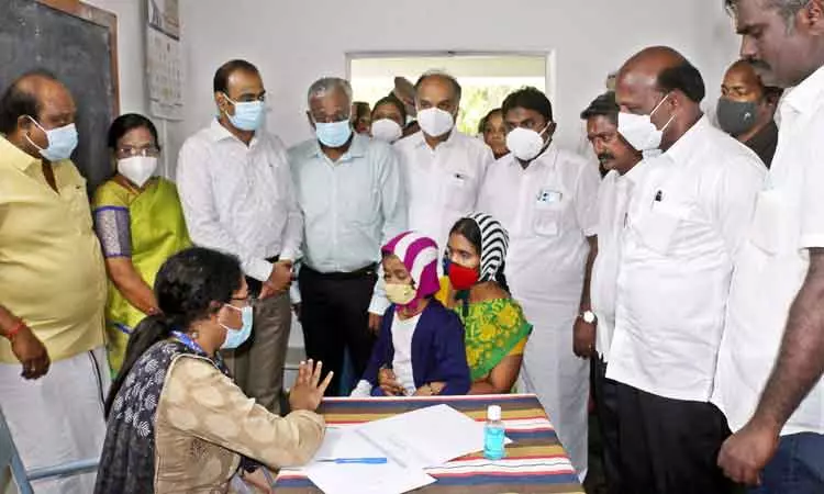 கட்டுப்பாடுகள் விதிக்கும் அளவுக்கு  தமிழகத்தில் கொரோனா பரவல் இல்லை