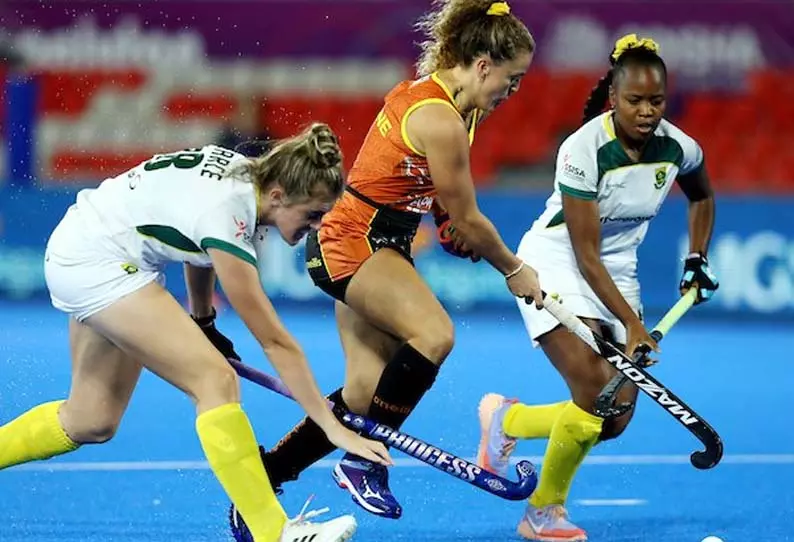 பெண்கள் உலக கோப்பை ஆக்கி : ஆஸ்திரேலியா, நெதர்லாந்து அணிகள் காலிறுதி சுற்றுக்கு தகுதி..!!