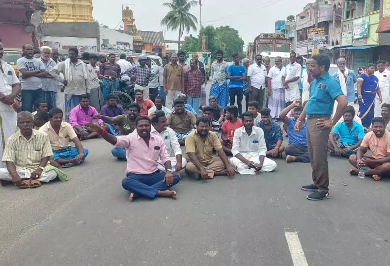 அரசு மாதிரி பள்ளி மாணவர் சேர்க்கையில் முறைகேடு