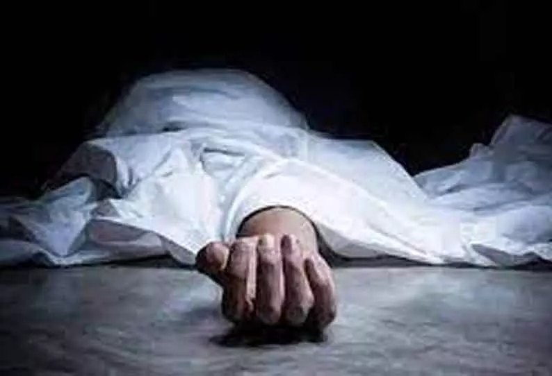 ரெயில் மோதி பள்ளி மாணவன், முதியவர் பலி ரெயில் மோதி பள்ளி மாணவன், முதியவர் பலி