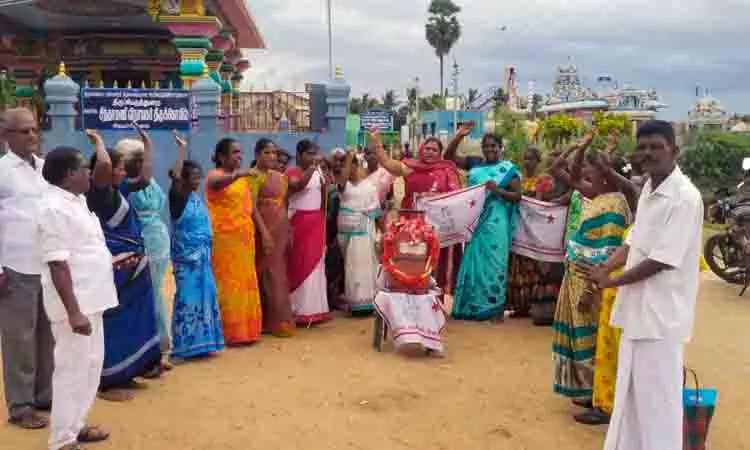 கியாஸ் விலை உயர்வை கண்டித்து ஒப்பாரி வைத்து போராட்டம்