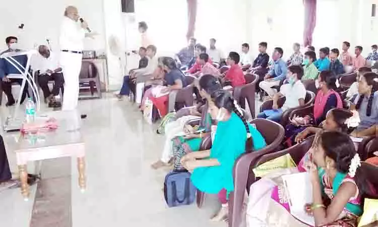 இஸ்ரோ விஞ்ஞானியுடன் மாணவர்கள் சந்திப்பு