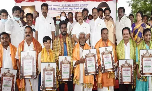காஞ்சீபுரம் கலை பண்பாட்டுத்துறை சார்பில் கலைஞர்களுக்கு விருது வழங்கி கெளரவிப்பு