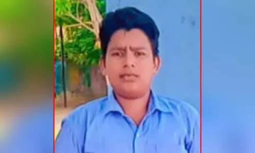 செல்போன் பேசிக்கொண்டு சென்றபோது ரயில் மோதி கல்லூரி மாணவர் பலி செல்போன் பேசிக்கொண்டு சென்றபோது ரயில் மோதி கல்லூரி மாணவர் பலி
