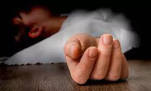 மோட்டார் சைக்கிளில் இருந்து தவறி விழுந்த பெண் சாவு