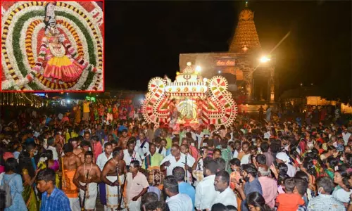 தஞ்சை பெரிய கோவிலில் ஆஷாட நவராத்திரி விழா; புஷ்ப அலங்காரத்தில் அருள்பாலித்த வராகி அம்மன் தஞ்சை பெரிய கோவிலில் ஆஷாட நவராத்திரி விழா; புஷ்ப அலங்காரத்தில் அருள்பாலித்த வராகி அம்மன்
