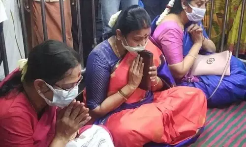 மேல்மலையனூர் அங்காளபரமேஸ்வரி அம்மன் கோவிலில் துர்கா ஸ்டாலின் சாமி தரிசனம் மேல்மலையனூர் அங்காளபரமேஸ்வரி அம்மன் கோவிலில் துர்கா ஸ்டாலின் சாமி தரிசனம்