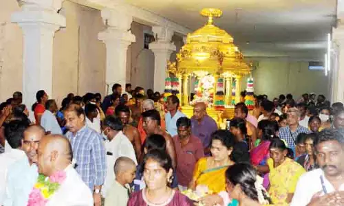 சிறுவாச்சூர் மதுரகாளியம்மன் கோவிலில் தங்கத்தேர் இழுக்கப்பட்டது