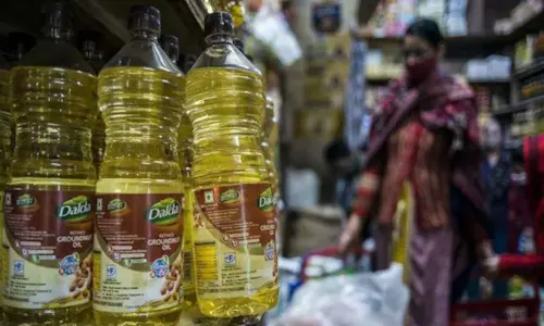 சமையல் எண்ணெய் விலையை லிட்டருக்கு ரூ.15 குறைக்க வேண்டும் - மத்திய அரசு உத்தரவு