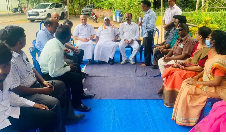 உதவி பேராசிரியர்கள் போராட்டத்துக்கு நாராயணசாமி ஆதரவு உதவி பேராசிரியர்கள் போராட்டத்துக்கு நாராயணசாமி ஆதரவு