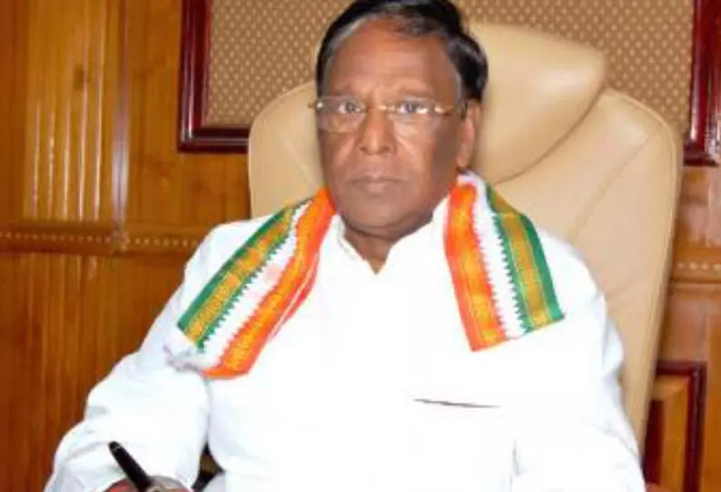 மாணவன் குடும்பத்தினருக்கு நாராயணசாமி ஆறுதல் மாணவன் குடும்பத்தினருக்கு நாராயணசாமி ஆறுதல்