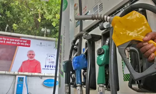 சென்னையில் 49-வது நாளாக ஒரே விலையில் நீடிக்கும் பெட்ரோல், டீசல்...! சென்னையில் 49-வது நாளாக ஒரே விலையில் நீடிக்கும் பெட்ரோல், டீசல்...!