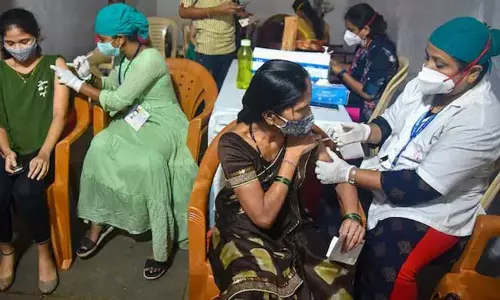 தமிழகத்தில் நாளை 1 லட்சம் இடங்களில் கொரோனா தடுப்பூசி முகாம்