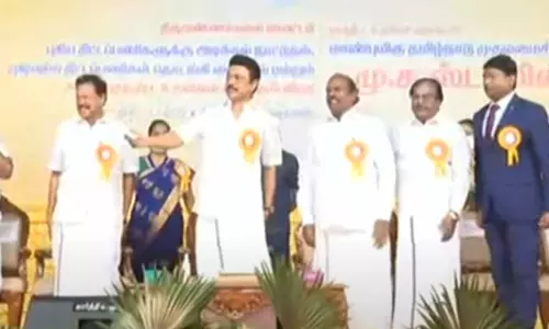 திருவண்ணாமலையில் முதல் அமைச்சருக்கு மக்கள் உற்சாக வரவேற்பு: புதிய திட்டப்பணிகளுக்கு அடிக்கல் நாட்டினார் திருவண்ணாமலையில் முதல் அமைச்சருக்கு மக்கள் உற்சாக வரவேற்பு: புதிய திட்டப்பணிகளுக்கு அடிக்கல் நாட்டினார்