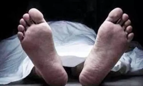 கார் மீது   அரசு பஸ் மோதி டிரைவர் பலி