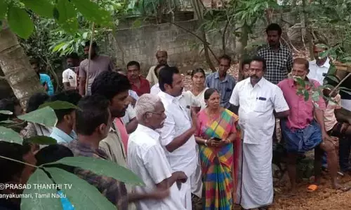 செல்போன் கோபுரம் அமைக்க பொதுமக்கள் எதிர்ப்பு