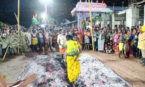 அடுத்தகுடி வீரசக்தி அம்மன் கோவில் பூக்குழி திருவிழா அடுத்தகுடி வீரசக்தி அம்மன் கோவில் பூக்குழி திருவிழா