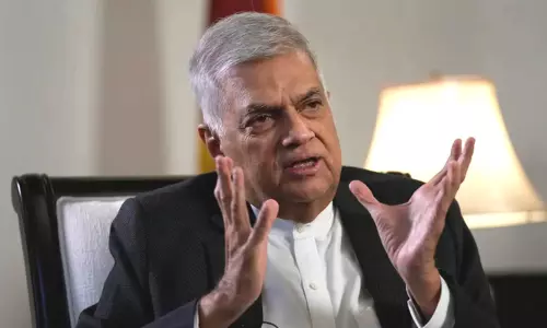 இலங்கை போராட்டம்: பத்திரிகையாளர்கள் மீது பாதுகாப்பு படையினர் தாக்குதல் - கடும் வருத்தம் தெரிவித்த பிரதமர் விக்ரமசிங்கே!