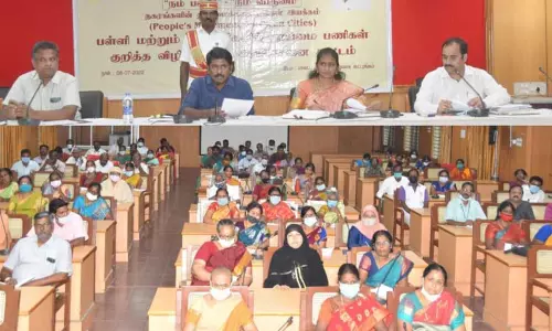 பள்ளி- கல்லூரிகளை தூய்மையாக வைத்துக்கொள்ளும் எண்ணத்தை மாணவர்கள் மனதில் உருவாக்க வேண்டும் ஆசிரியர்களுக்கு கலெக்டர் மோகன் அறிவுரை பள்ளி- கல்லூரிகளை தூய்மையாக வைத்துக்கொள்ளும் எண்ணத்தை மாணவர்கள் மனதில் உருவாக்க வேண்டும் ஆசிரியர்களுக்கு கலெக்டர் மோகன் அறிவுரை