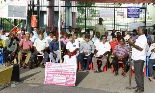 விழுப்புரத்தில் சிஐடியு தொழிற்சங்கத்தினர் ஆர்ப்பாட்டம் விழுப்புரத்தில் சிஐடியு தொழிற்சங்கத்தினர் ஆர்ப்பாட்டம்