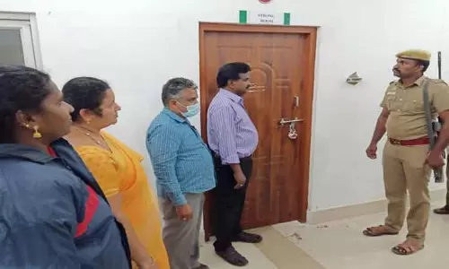 5 மணிக்கு மேல் வந்தவர்களுக்கு ஓட்டுபோட அனுமதி மறுப்பு