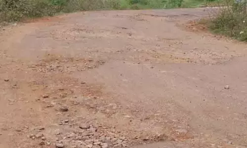 பல்லாங்குழியான திருப்புவனம்-கலியாந்தூர் சாலை