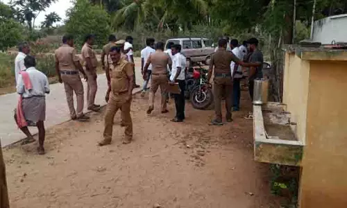 புன்னம் ஊராட்சியில் வாக்குப்பதிவின்போது இரு தரப்பினர் இடையே தகராறு புன்னம் ஊராட்சியில் வாக்குப்பதிவின்போது இரு தரப்பினர் இடையே தகராறு